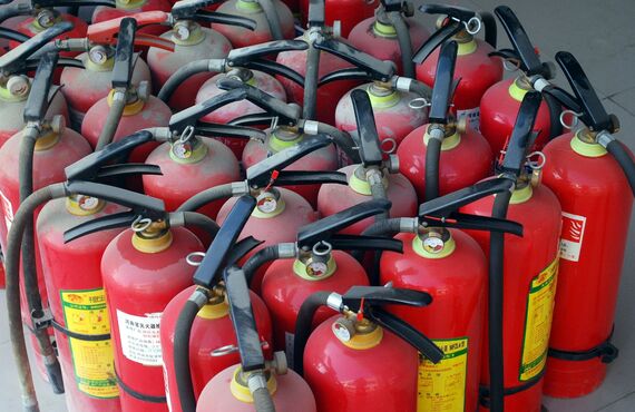 周辺地域で消火器の不用品回収に対応いたします | 埼玉で伐採のご依頼ならクリーンステーションヒロキまで
